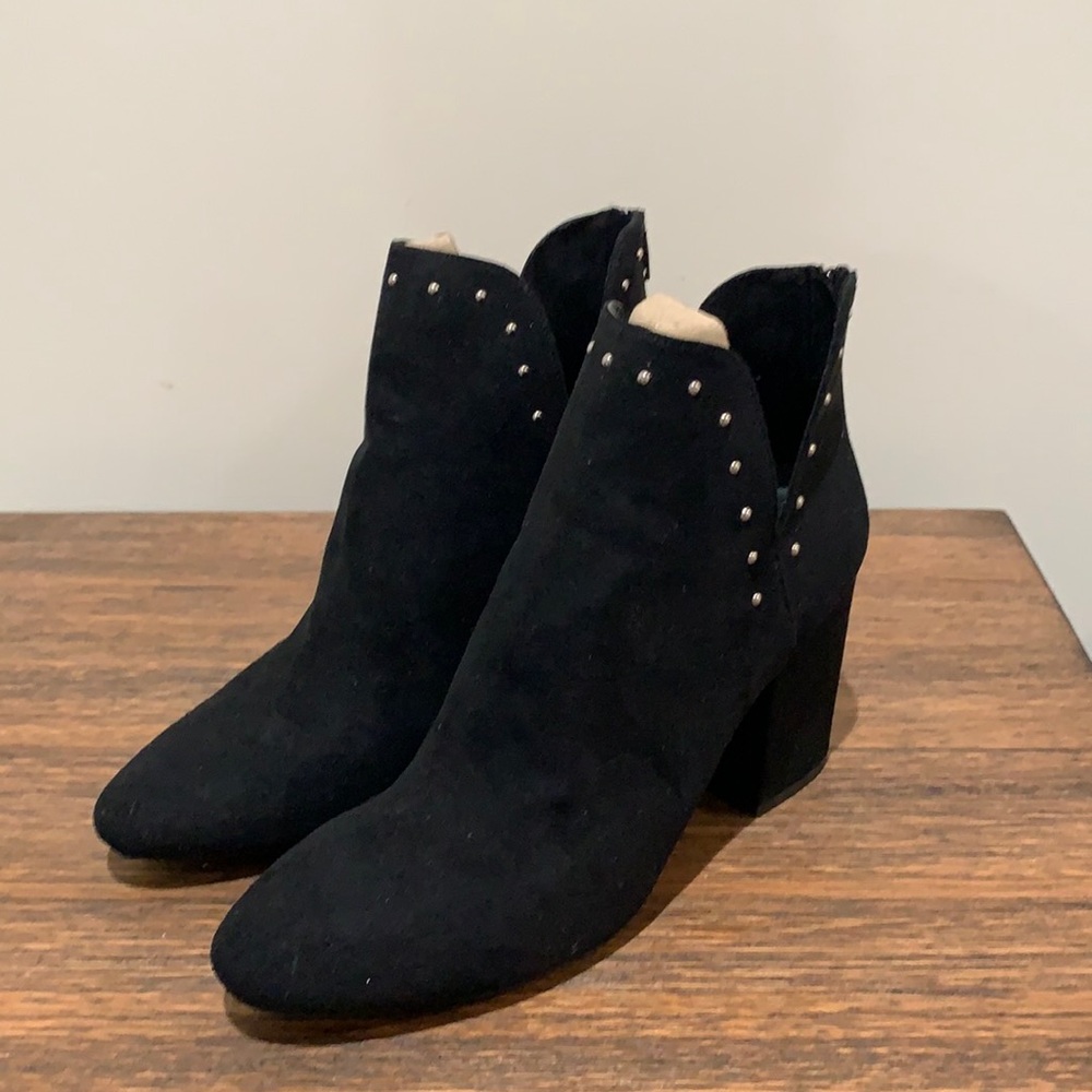 Universal Thread Stud Booties - image 1